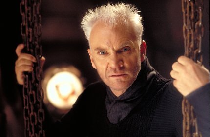 Malcolm McDowell als Hauptantagonist Dr. Soran.