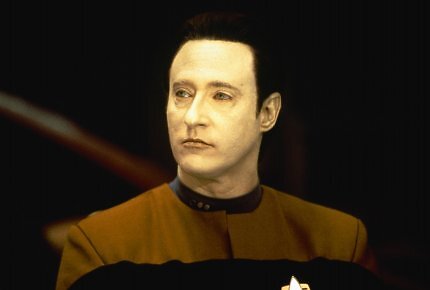 Data bekommt im Kino Gefühle.