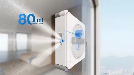 Ein Fensterputzroboter bei der Arbeit