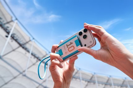 Die Lexar SL500 Portable SSD passt mit ihrem Gehäuse aus Aluminium und einer Dicke von nur 4,8 mm perfekt in jede Hosentasche.