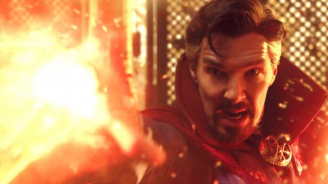 Doctor Strange 2 in der Filmkritik: Avengers trifft Armee der Finsternis? Von wegen!