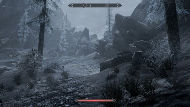 Dank der grafisch aufgebohrten Special Edition sehen die verschneiten Berge in Skyrim auch nach über acht Jahren immer noch grandios aus.
