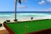 Von wegen Sonnenbad: Am Strand kann man auch hervorragend Billard spielen.