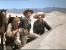 Die Gauner Abilene Kid (Harry Carey Jr.). Robert (John Wayne, M.) und Pedro (Pedro Armendáriz, v.l.n.r.) sind nach einem Bankraub in die Wüste geflohen. 