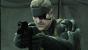 <strong>Snake</strong> ist in Metal Gear Solid 4 sichtlich gealtert. Falten, graue Haare und ein Schnauzer bestimmen sein Aussehen. Doch ernst gucken und Blei verteilen kann er immer noch!