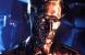 Platz 10: Der T-1000 aus "Terminator 2: Tag der Abrechnung" - Arnold Schwarzenegger´s Gegenspieler in Terminator 2 ist der T-1000. Der Robo-Prototyp hat den Auftrag, John Connor zu töten. Er ist dem T-800 bei weitem überlegen. Er besteht aus flüssigem Metall und ist in der Lage, seine Form beinahe beliebig zu verändern. So kann er die Gestalt jeder Person, mit der er einmal in Berührung gekommen ist, annehmen und außerdem seine Körperteile in Stichwaffen wie z. B. Messer verwandeln. Der aufwendige Film wurde für zahlreiche Auszeichnungen, vor allem in technischen Bereichen nominiert, darunter für sechs Oscars, von denen er vier gewann: Bester Effekt, Soundeffekt-Schnitt, visuelle Effekte, bestes Make-Up und bester Sound. Quelle:<a class="posRel pe-4" href="http://www.sonypictures.de/" target="_blank" rel="noopener " >Soyny/Tristar<span class="icon extLinkIcon posAbs"></span></a> 