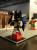 Gut eineinhalb Meter hoch ist der <strong>Lego-Batman</strong>, der Sie bei Warner Interactive begrüßt.