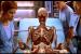 Platz 14: Hollow Man - Unsichtbare Gefahr ist ein US-amerikanischer Science Fiction-Thriller von Regisseur Paul Verhoeven. Die Hauptrollen spielen Elizabeth Shue und Josh Brolin. Die Geschichte des Films basiert lose auf dem Roman The Invisible Man von H. G. Wells. Sebastian Caine (Kevin Bacon) ist ein ebenso genialer wie egozentrischer Wissenschaftler, der mit einem kleinen Team daran arbeitet, lebende Wesen mittels Phasenverschiebung unsichtbar zu machen. Die ersten Tests, die er mit Tieren ausführt, sind vielversprechend. Es gelingt ihnen schließlich sogar, einen "phasenverschobenen" Gorilla wieder sichtbar zu machen. Gegenüber dem Pentagon, in dessen Auftrag das Team arbeitet, verheimlichen sie dieses Ergebnis aus Furcht, das Projekt entzogen zu bekommen. Die Effekte aus Hollow Man gelangen auf den 14. Platz unserer Rangliste. Quelle: <a class="posRel pe-4" href="http://www.sonypictures.com/homevideo/hollowman2/" target="_blank" rel="noopener " >Sony Pictures<span class="icon extLinkIcon posAbs"></span></a>