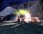 Stellen Sie Ihre Truppe vor dem Feuerteppich auf, um Gegner in Brand zu stecken.