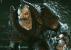 <strong>Gears of War - Lord Raam</strong>
In Gears of War müssen Sie in der Rolle eines Segnants gegen eine außerirdische Streitmacht, die Locust, antreten. An sich ein schönes Szenario und mit einer Mischung aus teambasiertem Vorgehen und Ausnutzung der zur Verfügung stehenden Deckung auch angenehm zu meistern. Bis zum Endkampf, in dem Sie gegen Lord Raam antreten müssen. Denn dieser Kerl raubt auch hartgesottenen Spielern den letzten Nerv. Am einfachsten zu besiegen ist der unbequeme Boss, wenn man sich direkt nach der Videosequenz hinter die erste Deckung begibt, ihn aus der Ferne mit dem Arkon-Bogen beschießt und anschießend so viele Granaten wie möglich hinterherfeuert. 