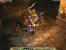 <strong>Titan Quest und Titan Quest: Immortal Throne</strong>
Suchtpotential war in Titan Quest jede Menge gegeben. Unablässig wuchs der Erfahrungsbalken um Millimeter, jeder Schlag, jeder Zauberspruch brachte den Stufenanstieg näher. Zudem lockten eine Vielzahl von Waffen, Relikten und Talismanen, die allerlei Werte nach oben puschten. Im Vergleich zum stetigen Talentaufbau aus Diablo 2, gewann der Spieler aber nur wenige wirklich nützliche Fähigkeiten im Spielverlauf hinzu. Ähnlich wie Sacred 2: Fallen Angel bot Titan Quest eine riesige Welt im fantastischen Grafikgewand. Und ebenso wie bei Sacred 2 sorgte deren gewaltige Größe für einige Probleme. So verliefen Straßen in Sackgassen und NPCs standen wie Wachsfiguren herum, wedelten einmal mit den Händen und wollten so als Menschen durchgehen. An die lebendige Welt, wie wir sie aus Diablo 2 kennen, reicht Titan Quest deshalb nicht heran. 
