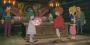 <strong>Ni no Kuni: Der Fluch der Weißen Königin</strong> erzählt auf herzerwärmende Weise die Geschichte des jungen <strong>Oliver</strong>. Sie handelt von Verlust, Mut, magischen Welten, bösen Dschinns und natürlich dem Fluch der weißen Königin. Das Rollenspiel entstand unter Mitarbeit des japanischen Zeichentrickfilmstudios Ghibli, was optisch für bezaubernde Zeichentrick-Grafik spricht.