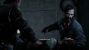 <strong>The Last of Us</strong>-Schurke <strong>David</strong>, der Ellie an den Kragen will, wird... ratet mal... natürlich von Nolan North gesprochen! Er scheint ziemlich viel Gefallen daran zu finden, das kleine Mädchen zu bedrohen, das sonst so unbehelligt durch die Pilzzombies wandert.