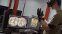<strong>Control VR</strong> soll als Steuerungseinheit Oculus Rift und Konsorten ergänzen, um tiefer in virtuelle Spielwelten eintauchen zu können. Dahinter verbergen sich Sensor-Handschuhe, welche eure Handbewegungen bis in die Fingerspitzen akkurat im Spiel simulieren sollen. Um etwa nach Gegenständen zu greifen oder Schwerter zu schwingen. Virtuelle High Fives zwischen zwei Online-Spielern sind sicher ebenso möglich und allein damit ist die Daseinsberechtigung für Control VR schon gesichert.