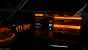 Elite: Dangerous - Die seitlich angebrachten Menütafeln lassen sich etwas fummelig bedienen, während das Schiff munter geradeaus weiterfliegt.