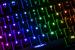 Per RGB sind unterschiedliche Beleuchtungsfarben selber einstellbar - hier eine Tesoro Excalibur Spectrum