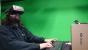Großes Staunen: Beim Zocken mit einem VR-Headset auf dem Schädel, sieht man leider ziemlich bescheuert aus.