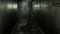 Resident Evil Zero mangelt es ein wenig an abwechslungsreichen Settings. Es erwarten euch viele graue Gänge wie dieser hier.
