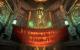 Dieselbe Szene in der Bioshock Collection: Beachtet die Löcher im Banner, den höheren Detailgrad der Wände und die schlankere Form von Rapture-Architekt Andrew Ryan.