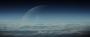 Der Todesstern taucht bedrohlich hinter einer Wolkendecke auf.