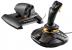 Den Thrustmaster T16000M gibt es wie hier zu sehen als HOTAS-Set, aber auch in einer Variante mit zusätzlicher Pedal-Einheit sowie als Solo-Variante nur mit Joystick.