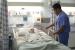 "Begnadete Hände – Die Ben Carson Story" (2009) - Szenenbild: Patientenbesuch<br>
 