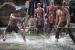 <strong>Black Panther:</strong> Der Black Panther (Chadwick Boseman) im Kampf gegen seinen Herausforderer Erik Killmonger (Michael B. Jordan)