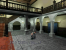 Resident Evil aus dem Jahr 1996 ist Mikamis erstes Meisterwerk. Spannender Fan-Fact: Ein Prototyp hatte sogar mal einen lokalen Koop-Modus. Der Ansatz wird jedoch wieder zu den Akten gelegt, weil die technische Umsetzung Mikami nicht überzeugte.