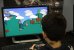Ein Spieler, welcher das Spiel “The Misadventures of Denniz &amp; Diana” spiel.&nbsp;