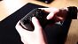 Gerade für kleine bis mittlere Hände ist der Controller ein echter Handschmeichler. Bei seiner Größe hatten wir das eigentlich andersherum erwartet.