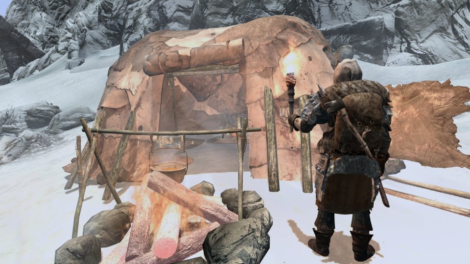 Mit nur drei Mods wird Sykrim zu einem Survival-Spiel: Wer nicht auf seine Ernährung, viel Schlaf in einem guten Zelt und die richtige Kleidung achtet, bekommt ein Problem. <br> &nbsp;
