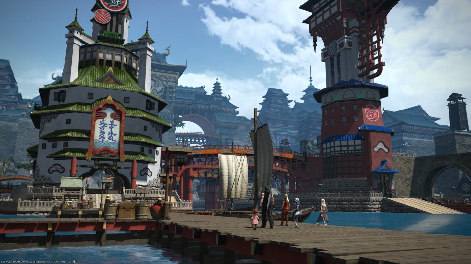 Der Anime-Stil von FFXIV fällt überraschenderweise deutlich klarer und realistischer aus, als der Comic-Stil von WoW. Die japanische Stadt im Screenshot ist übrigens nicht die Regel; von gotischen Kathedralen bis hin zu schwebenden Festungen findet sich praktisch alles was im Fantasy-Genre existiert in Eorzea wieder.<br> <br> &nbsp; (1)