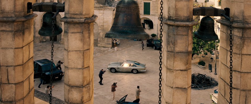 <strong>Klassischer Bond oder überraschendes Finale?</strong> Mit 'Keine Zeit zu sterben' endet die 15-jährige Ära von Daniel Craig, die mit 'Casino Royale' im Jahr 2006 ihren vielversprechenden Beginn feierte.