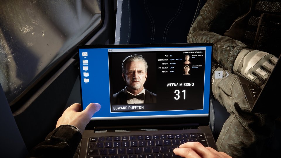 Laptop mit Informationen über Familie Puffton darauf