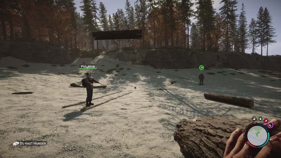 Spieler trägt Baumstamm