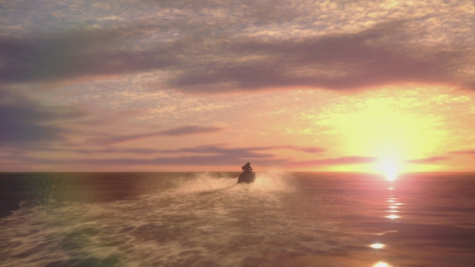 Leon und Ashley fahren auf dem Jetski in den Sonnenuntergang