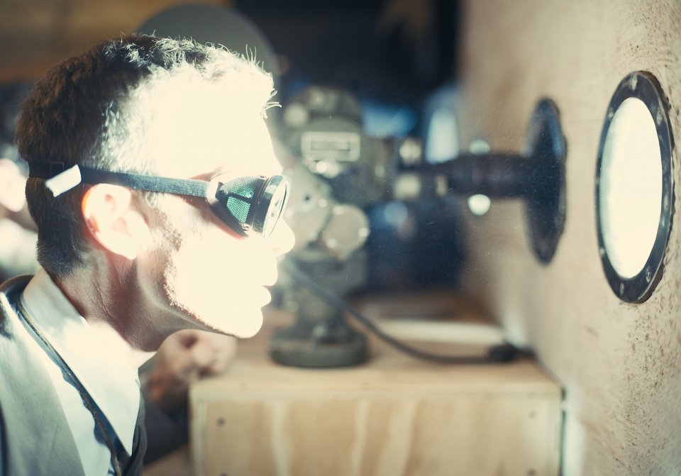 "Oppenheimer" in der Filmkritik: Männer, die auf Tafeln starren