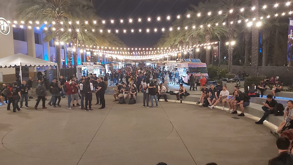 Erst gegen Abend lichteten sich die Reihen und es wurde ruhiger auf dem Gelände der BlizzCon.