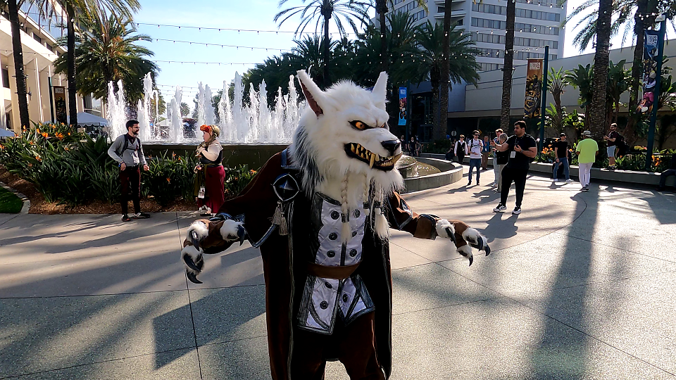 Natürlich waren auch jede Menge Cosplayer vor Ort. Die meisten hatten deutlich weniger an als unser Lieblingsworge.