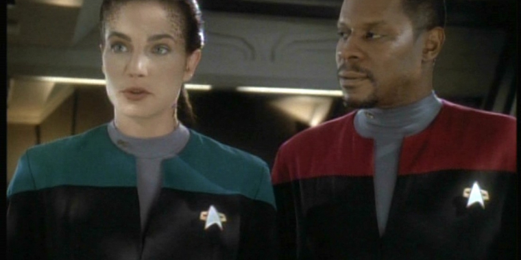 Die Entiwcklung von DS9 anhand von Benjamin Sisko: Hier noch als Commander in Staffel 3...