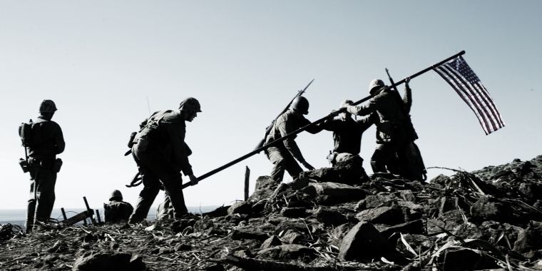 Das Bild der Soldaten, die die US-Flagge hissen, ging um die Welt.