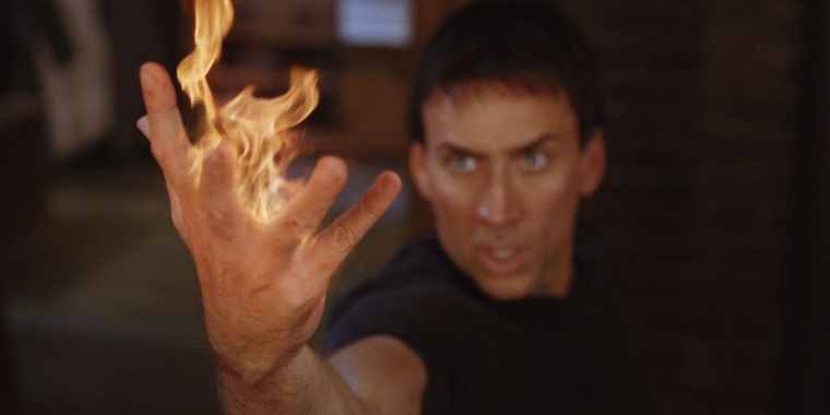 Johnny (N. Cage) ist weit entfernt davon, für seine neuen Kräfte Feuer und Flamme zu sein.