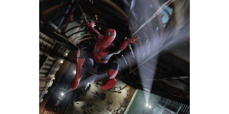 Spidey wirft zum dritten Mal sein Netz aus.