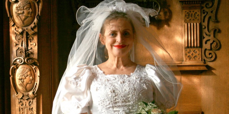Katharina Thalbach spielt die lebenslustige Hanna.