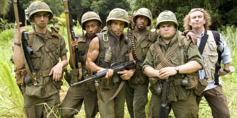 Echte Helden (v. l. n. r.: Jay Baruchel, Brandon T. Jackson, Ben Stiller, Robert Downey Jr. und Jack Black) mit ihrem Regisseur (Steve Coogan, r.)
