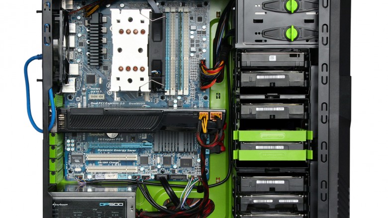 Mit kluger Zusammenstellung gibt es schon für 600 Euro starke PCs. Hier ein Sharkon T28-Gehäuse inklusive Hardware.
