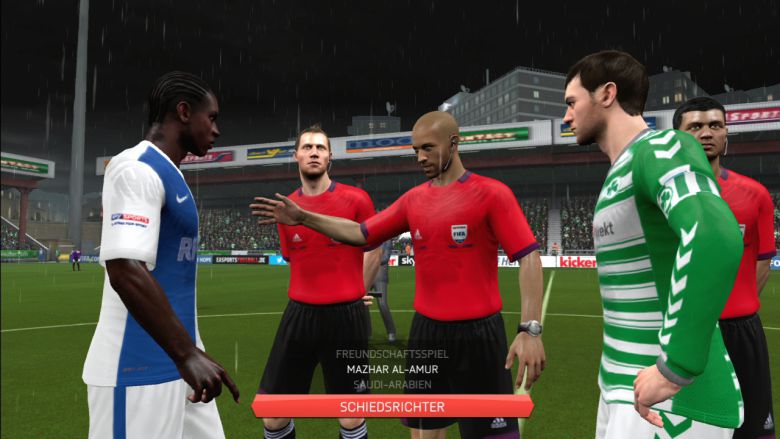 Kleines Atmosphäre-Plus: Vor der Partie sagen die Kommentatoren nun den (fiktiven) Schiri an und der Stadionsprecher verkündet die Torschützen. (PS3)