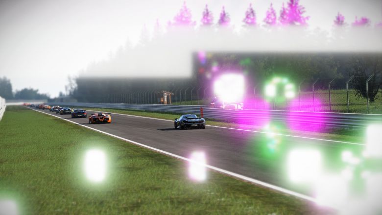 Setzen wir die Qualität in Raptr auf "ausgewogen", wechselt die Kantenglättung bei Project Cars auf DS2M. Das resultiert nicht nur in mieser Performance, es treten auch Grafikfehler auf.