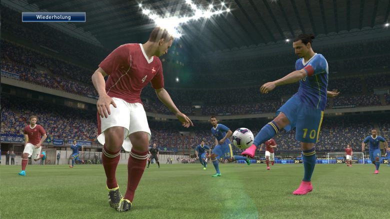 Aus der Nähe betrachtet fallen die Unterschiede zur PS4- bzw. One-Version erst richtig auf. Lediglich die Spielermodelle von Stars wie Ibra können da noch mithalten. (PC)