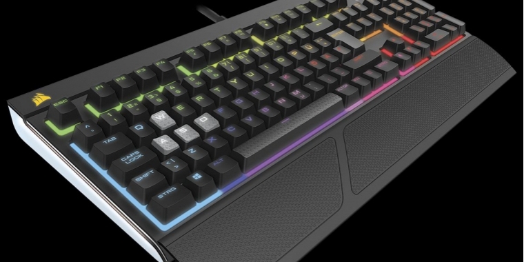 Geriffelte Tastenkappen für MOBA- und FPS-Spieler liegen der Corsair Strafe RBG Silent bereits bei.